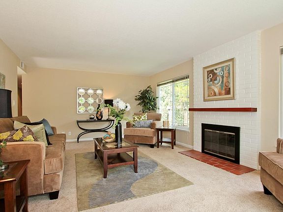 3rd image of 4289 Miranda Ave