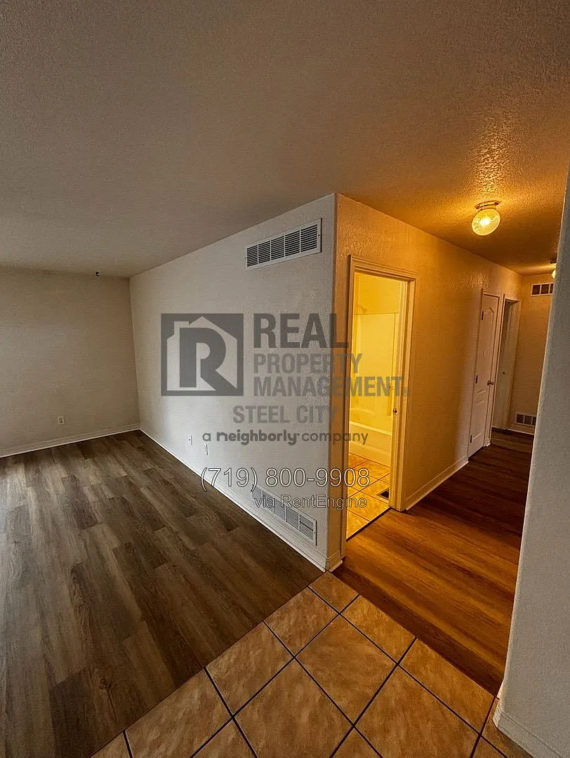 3 bed, 2.0 bath, 2510 sqft, $1,850 — Photo 2