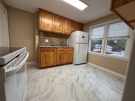 4th image of 630 E 63rd Ter