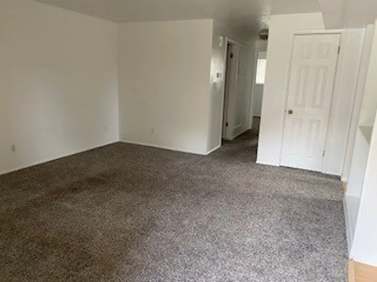 801 W Heather Ln — Photo 2
