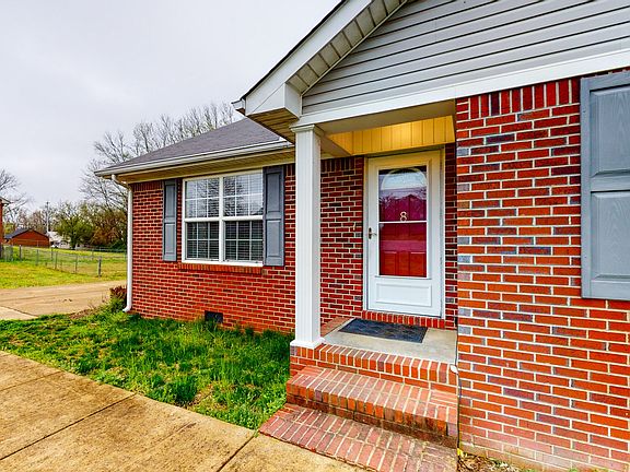 3rd image of 8 Boyd Ln