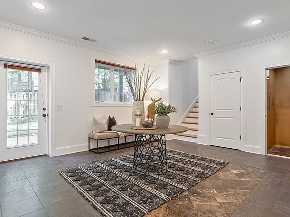 4th image of 3408 Marlborough Ave #B