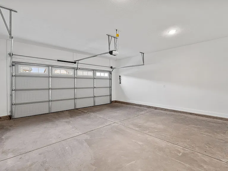 597 Vinings Dr — Photo 13