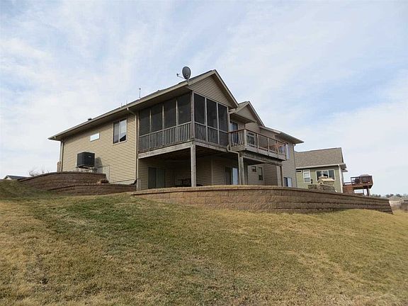 2nd image of 765 Pheasant Ln