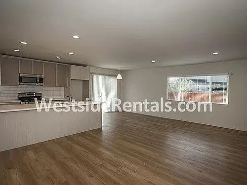 2 bed, 1200 sqft, $3,450 — Photo 2