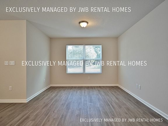 3rd image of 1140 Union St E