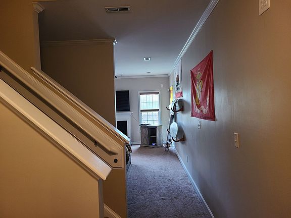 2nd image of 302 Bonnie Ct