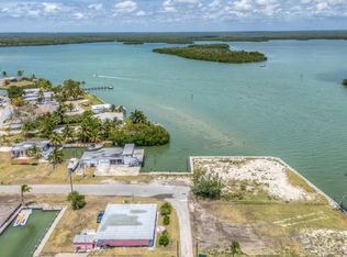 301 Pear Tree Ave, Goodland, FL 34140