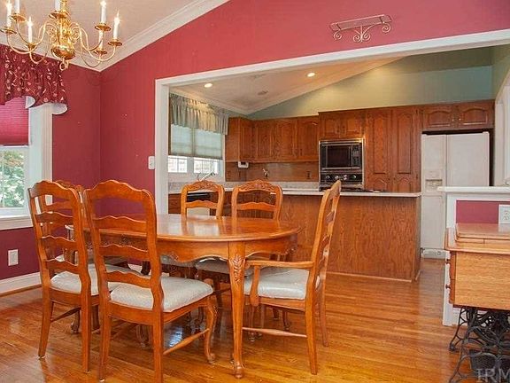 5th image of 7015 Greendale Dr