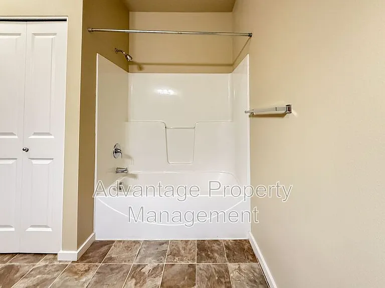 523 Catron St N #5 — Photo 40