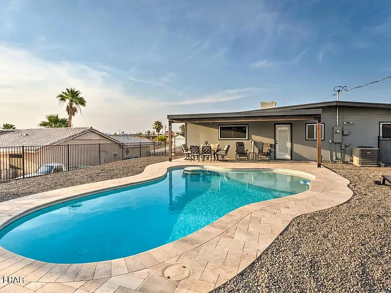 2286 Huntington Dr — Photo 4
