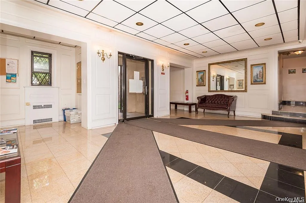 1 bed, 1.0 bath, 650 sqft, $3,300 — Photo 2