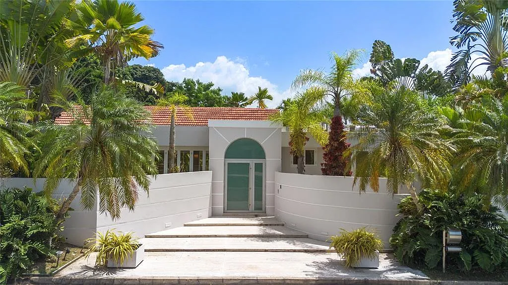 3 bed, 4.0 bath, 3700 sqft, $10,000 — Photo 1