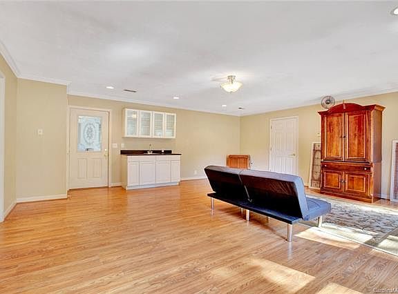 3rd image of 525 Roger Dr