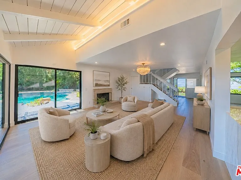13302 Mulholland Dr — Photo 4