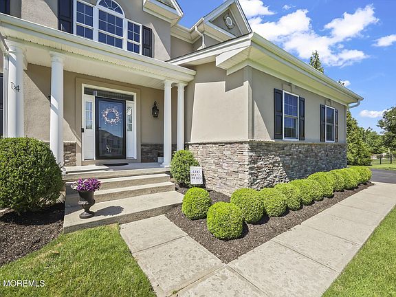 5th image of 14 Whispering Grove Boulevard