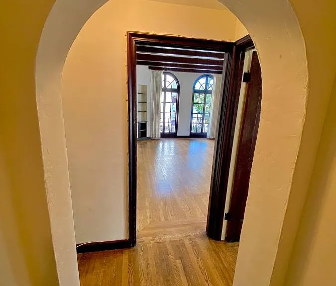 Tudor Hall Apartments — Photo 30