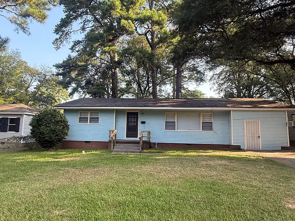 734 Montclair Pl