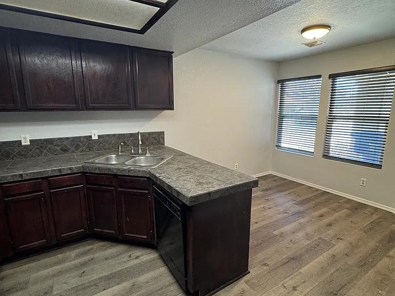7800 S Kilcormac Ln — Photo 8