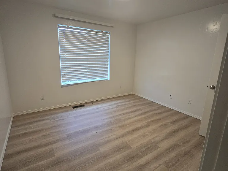 11407 Willamette Way — Photo 13