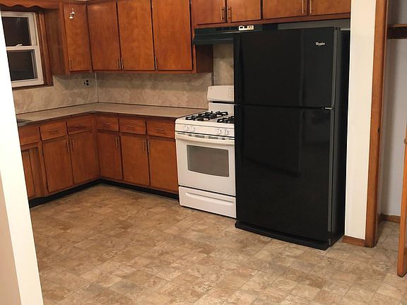 4th image of 128 Dutchess Ave Floor 2