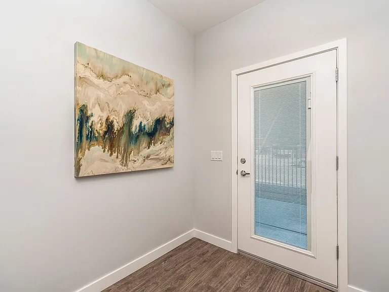 1645 E Cheery Lynn Rd #6 — Photo 20
