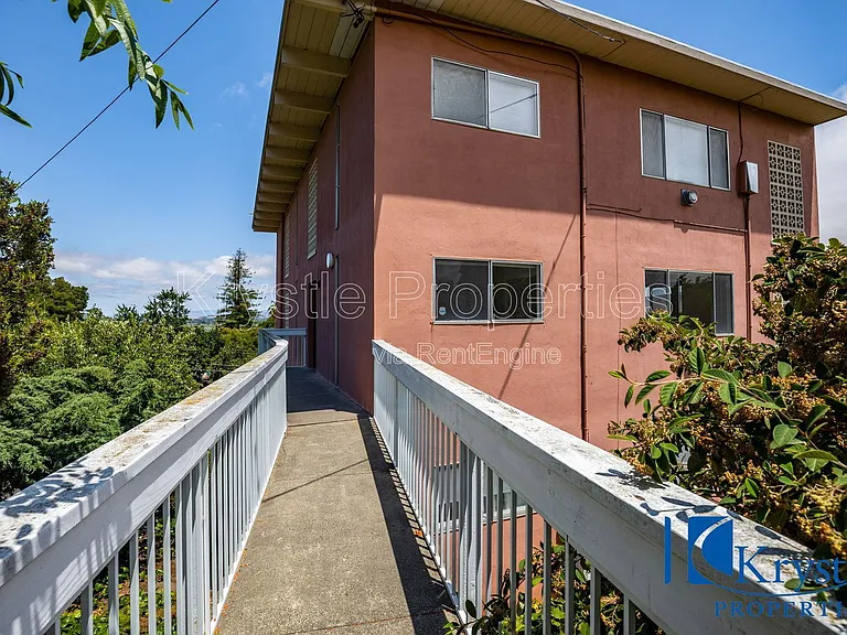 340 Carter St #6 — Photo 2