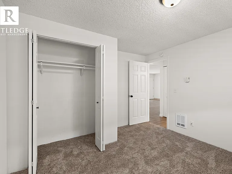 2250 Crater Lake Ave #5 — Photo 6