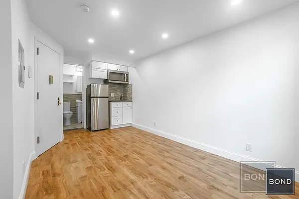 Rented by Bond New York | media 2