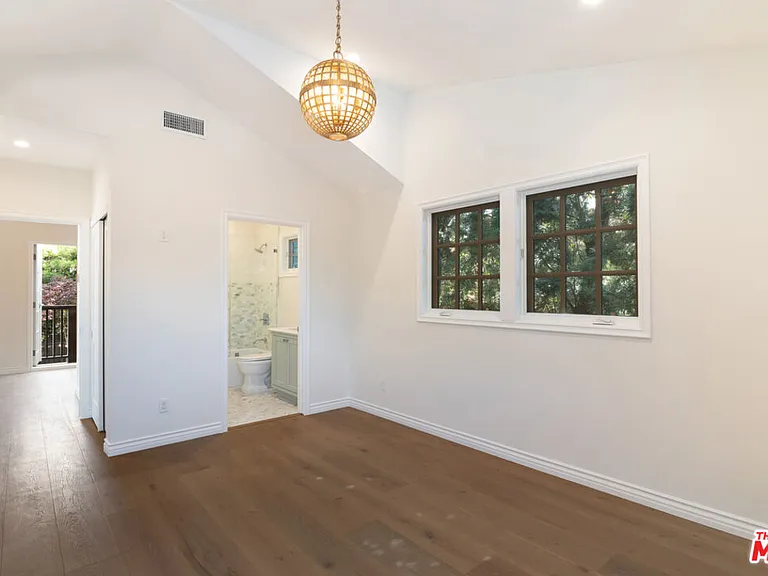 552 Wilcox Ave — Photo 35