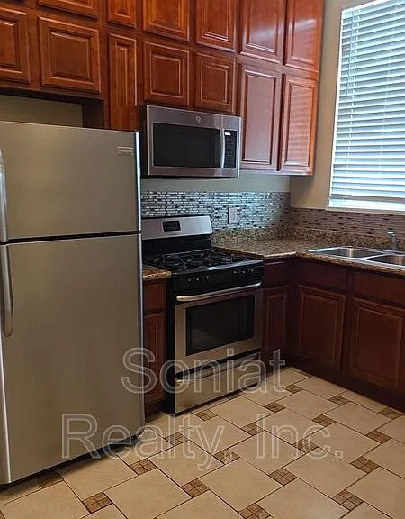 705 Felicity St — Photo 4