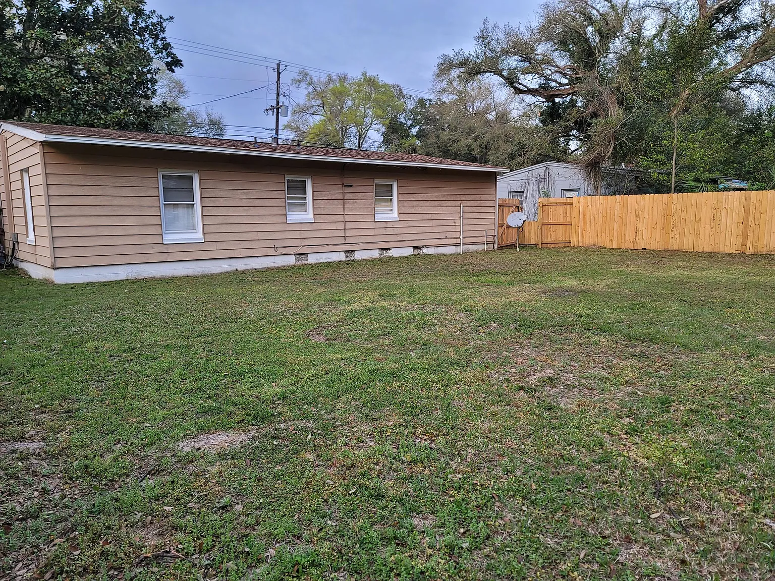 3 bed, 1050 sqft, $1,550 — Photo 2