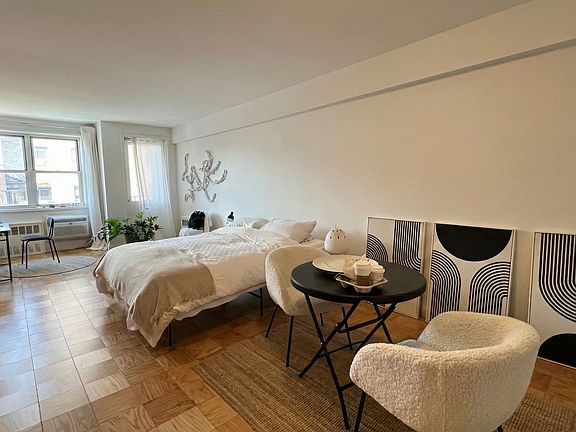 2nd image of 170 W 23rd St APT 5S
