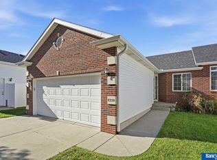 8359 S Tularosa Ct, Lincoln, NE 68516