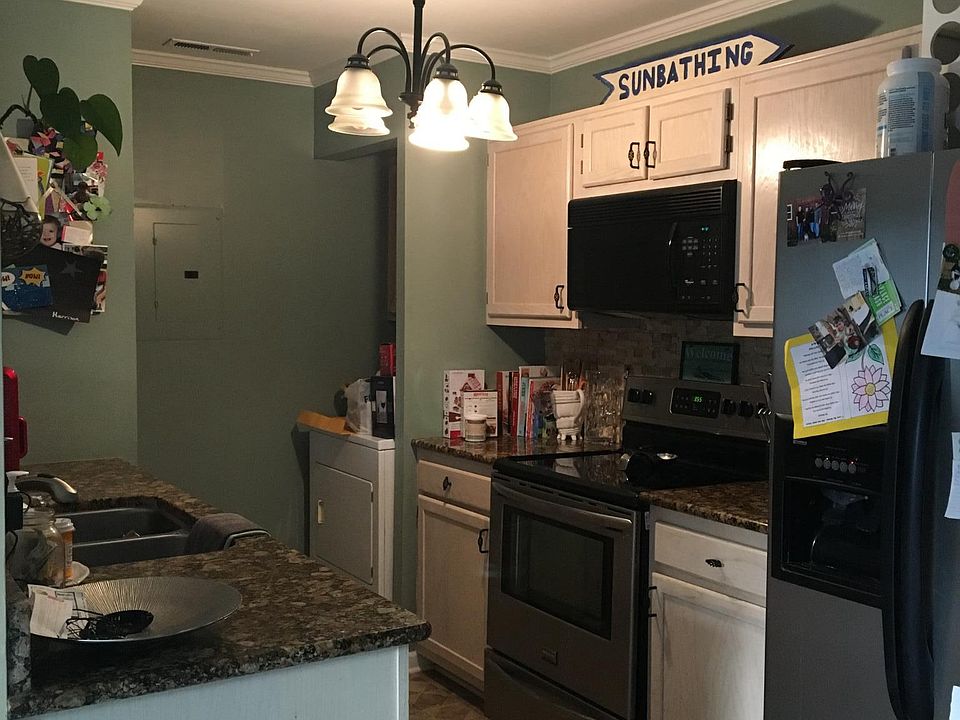 Updated Kitchen w/ washer/dryer