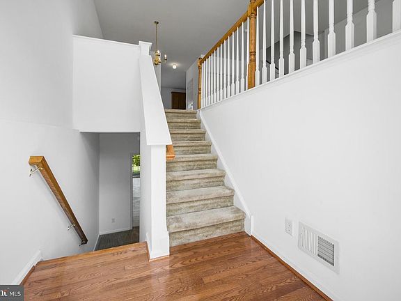5th image of 26 Shoreham Dr