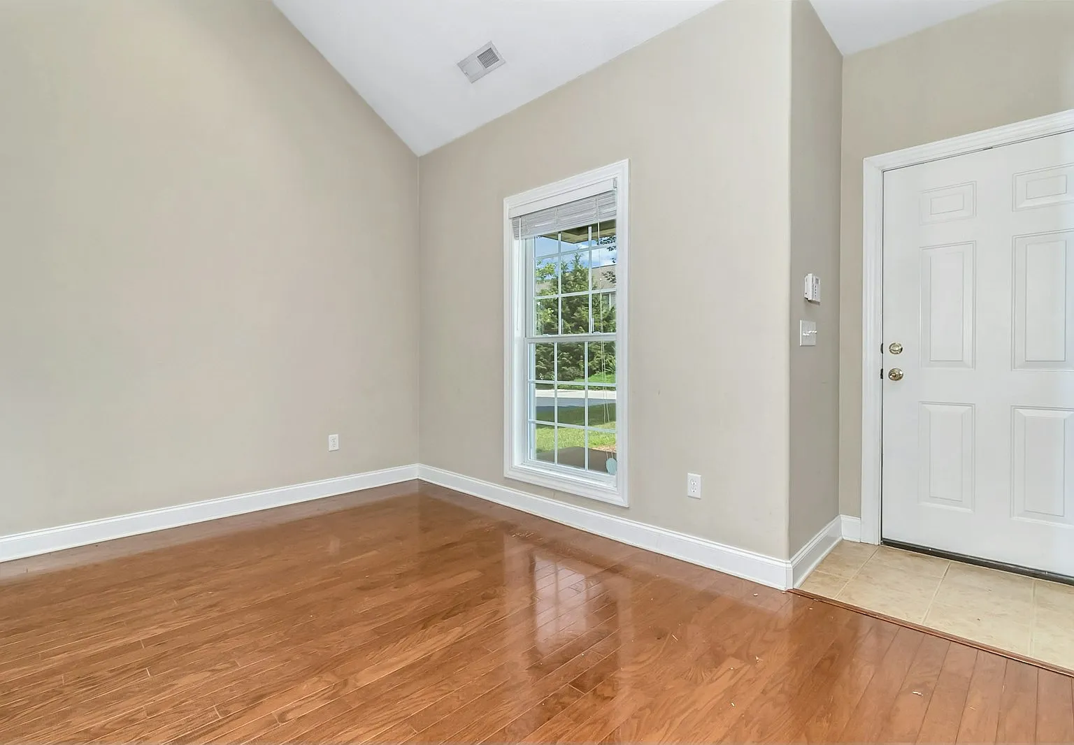 857 West Pointe Drive — Photo 4
