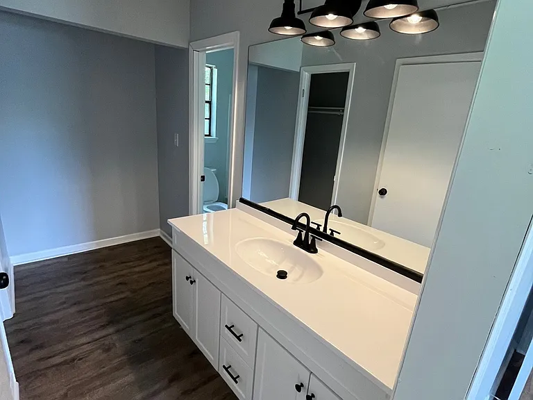 1949 Lullwater Cir — Photo 8
