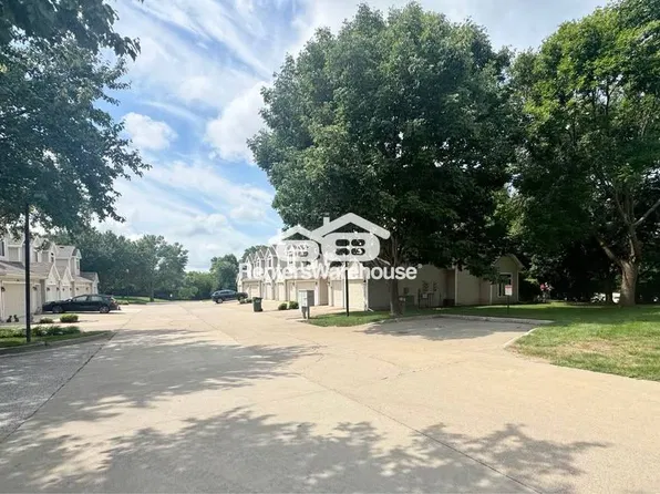 6800 Ashworth Rd Unit 403, West Des Moines, IA 50266
