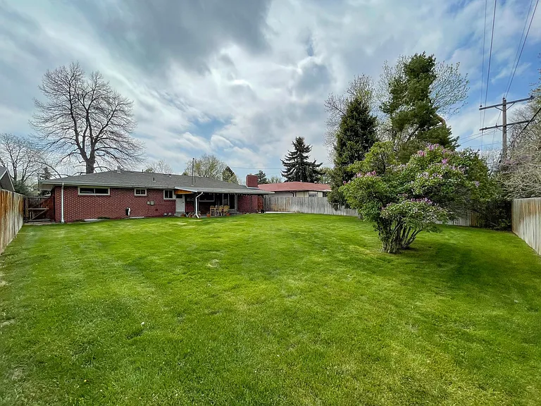 2551 S Ivy St — Photo 17