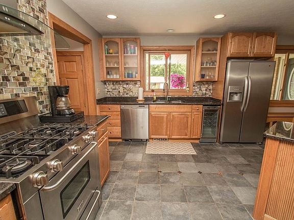 5th image of 8521 Fox Hollow Dr