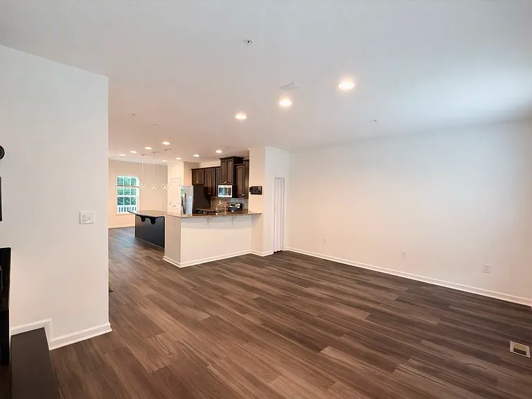 6314 Halsted Ave — Photo 10