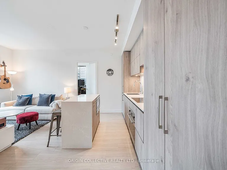 1 Yorkville Ave #611 — Photo 16