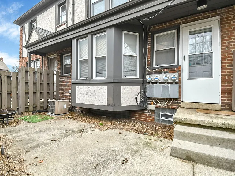 827 Northwest Blvd #827 — Photo 4