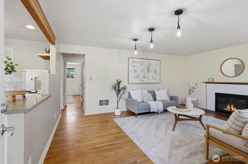 5th image of 7752 17th Avenue SW
