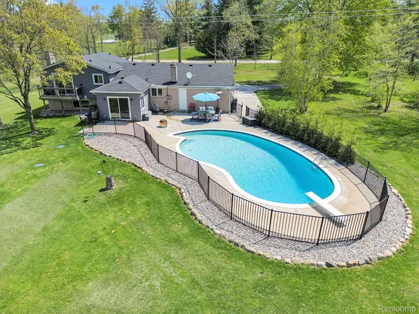 9703 Tower Rd, South Lyon, MI 48178