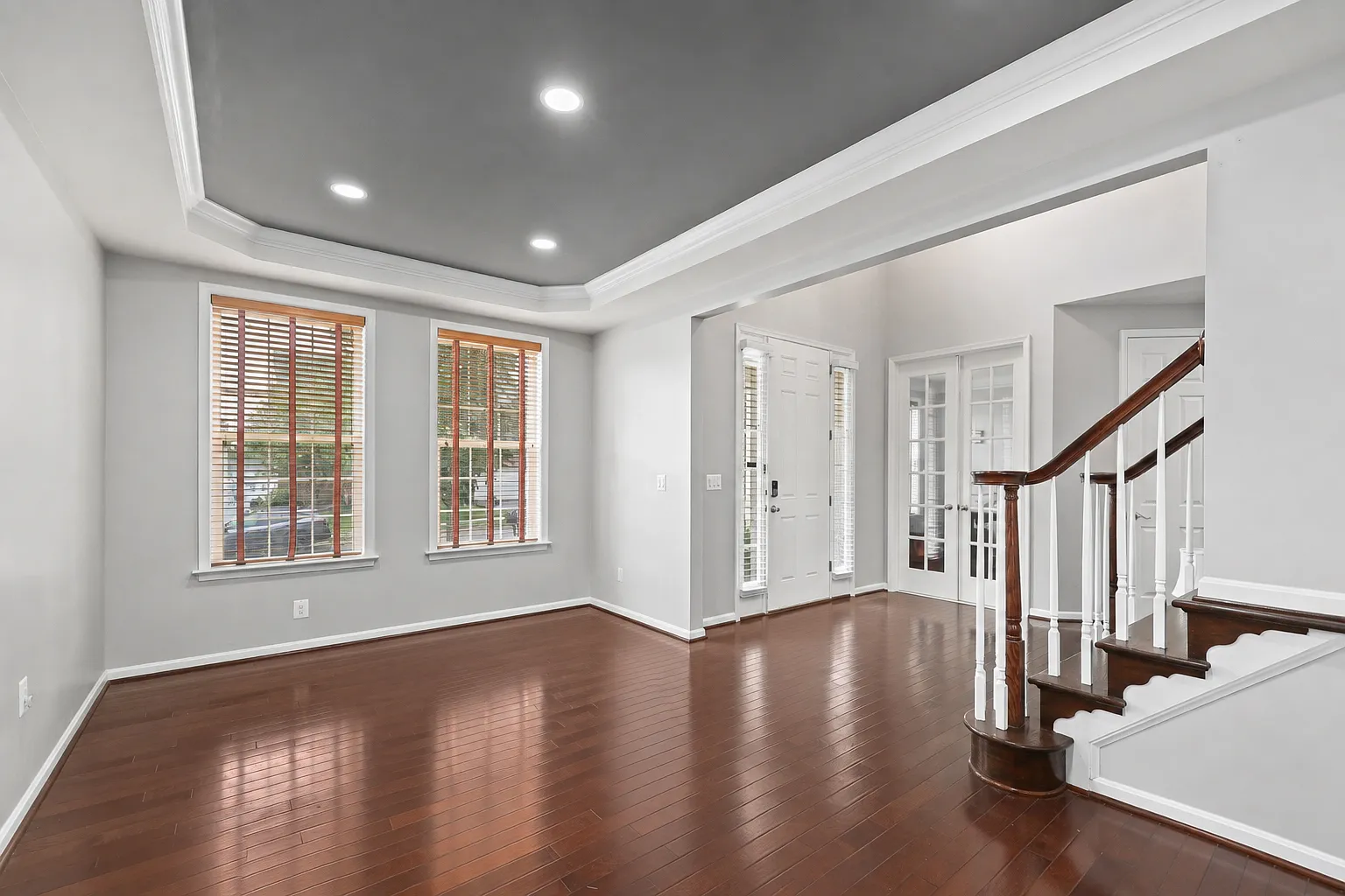 4 bed, 5056 sqft, $4,200 — Photo 2