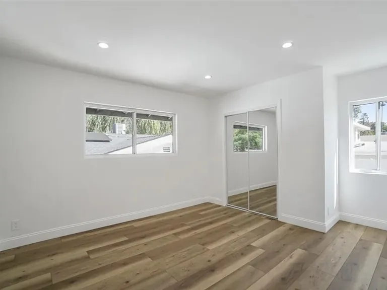 11044 Whitegate Ave — Photo 17