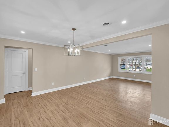 5th image of 3 Pembroke Ln