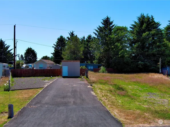 121 Victoria Loop NE, Ocean Shores, WA 98569